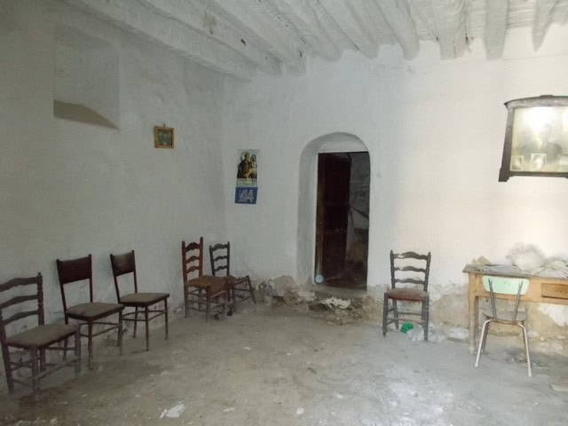 Charming village property in Tijola, Almeria, featuring rustic interior with traditional whitewashed.
