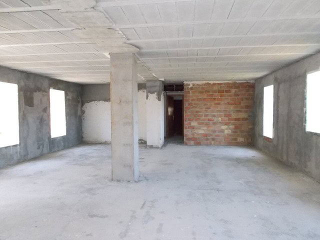 Spacious unfinished interior of a rural property in Seron, Almeria, ideal for customization and deve.