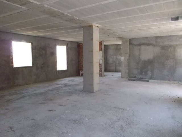 Interior view of a rural property in Seron, Almeria, showing unfinished concrete walls and open wind.