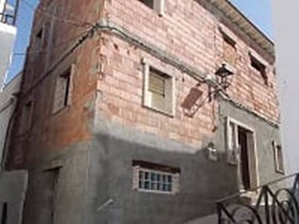 Village property in Seron, Almeria with rustic charm and potential for renovation. Ideal for those s.
