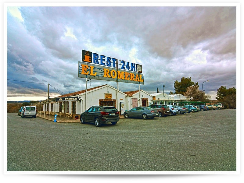 Commercial building for sale in Baza, Granada, featuring a restaurant and parking area. Ideal invest.