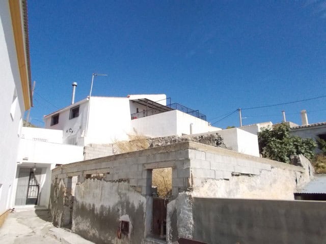 Village property for sale in Lucar, Almeria, with renovation potential and scenic views.