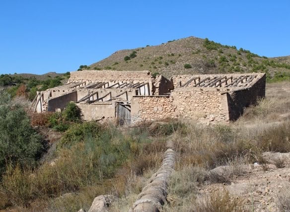 Rural property ruins in Tijola, Almeria, surrounded by natural landscape and hills, ideal for renova.