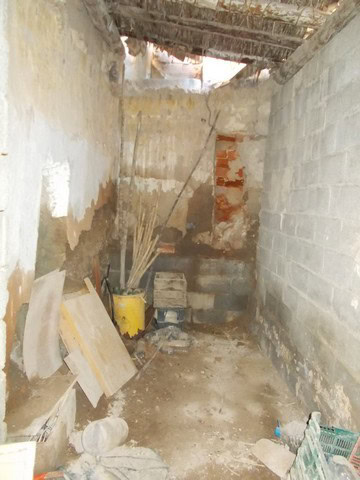Village property renovation project in Zujar, Granada, with exposed walls and construction materials.