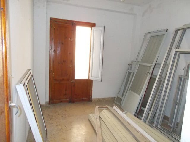 Town House in Tijola, Almeria with new windows and renovation potential.