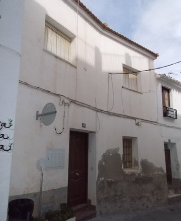 Village property in Seron, Almeria with traditional white facade and rustic charm.