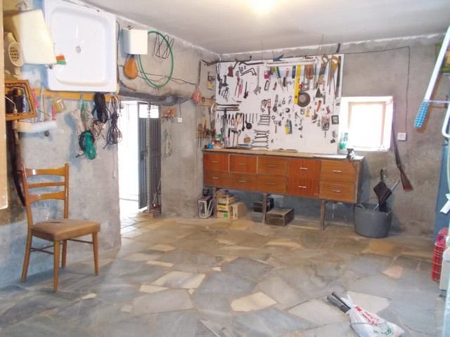 Charming village property in Seron, Almeria, with a spacious interior and workshop area. Ideal for r.