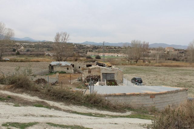 Rural property in Caniles, Granada with rustic buildings and open land, ideal for renovation or agri.