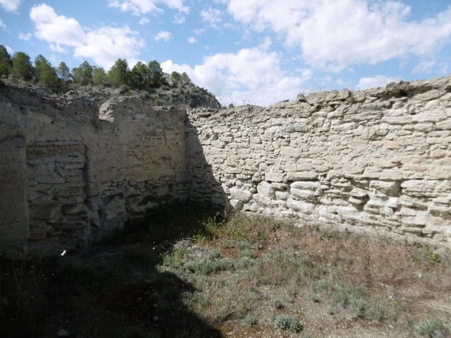 Cave house ruins in Benamaurel, Granada, with stone walls and natural surroundings.