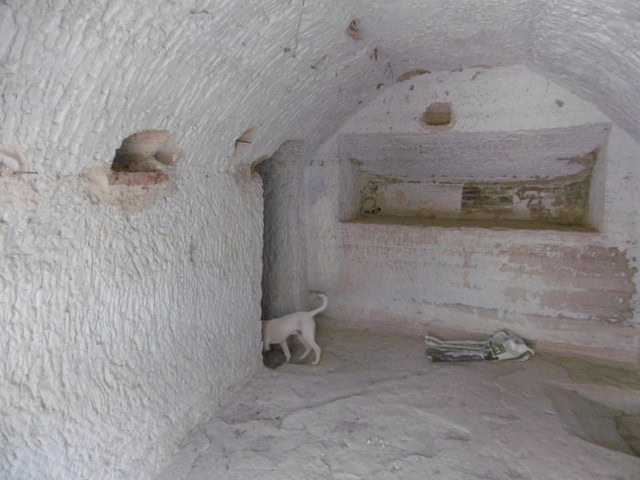 Cave house interior in Benamaurel, Granada, showcasing traditional rock architecture.