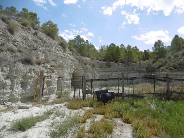 Cave house located in Benamaurel, Granada, with natural surroundings and scenic views.
