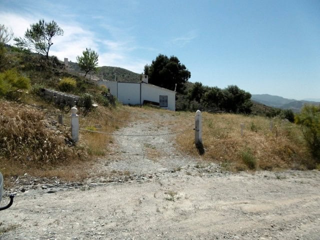 Rural property for sale in Sufli, Almeria, featuring a scenic landscape and private access road.