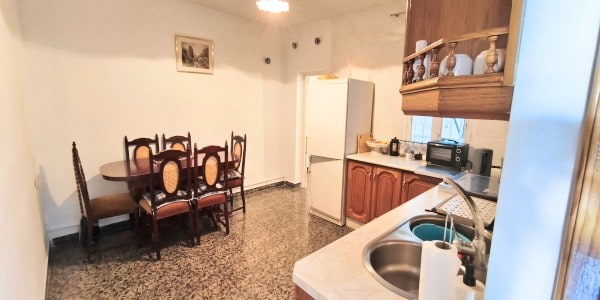 Charming village property with spacious dining area and traditional kitchen in Villanueva de las To,.