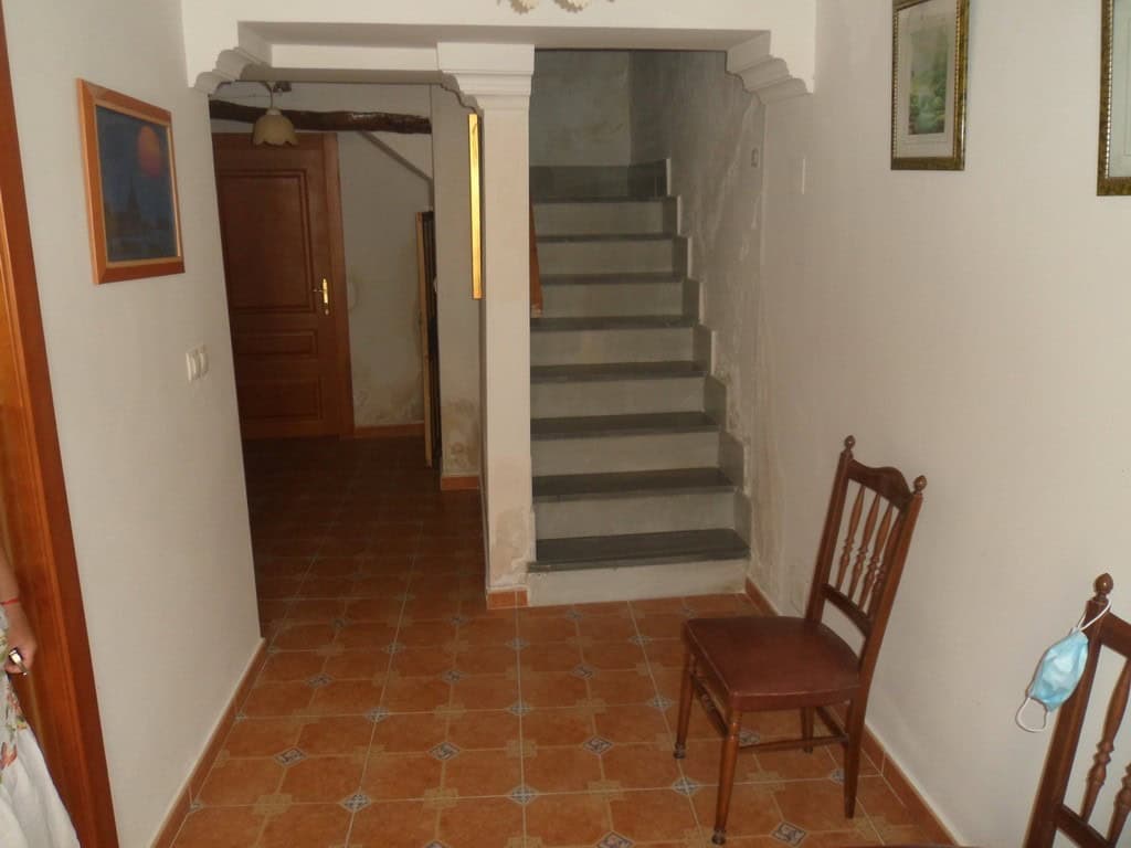Village property in Cullar, Granada with traditional architecture and charming interior.