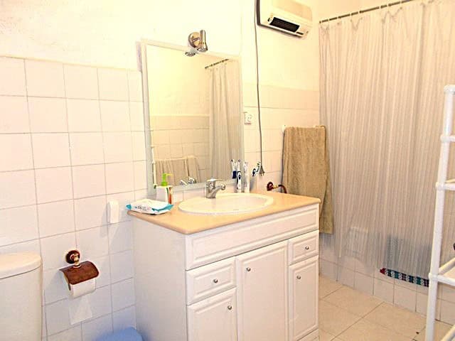 Charming village home in Hijate, Almeria, with a cozy bathroom and traditional Spanish decor.