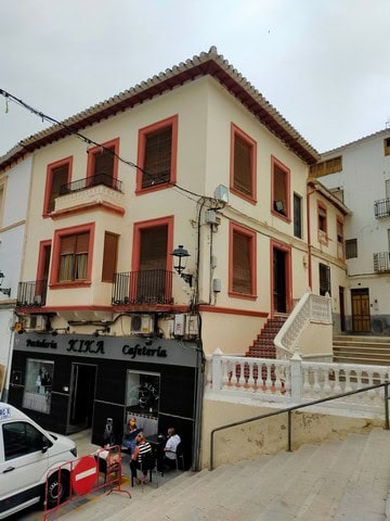 Charming town house in Cullar, Granada with traditional architecture and modern amenities. Perfect f.