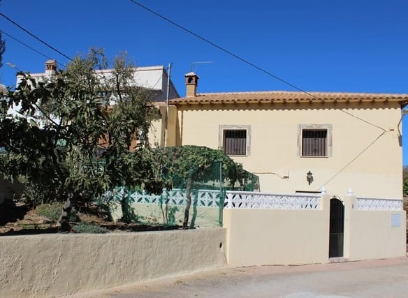 Charming rural house in Seron, Almeria, with traditional architecture and a spacious outdoor area.