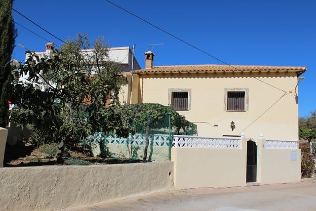 Charming rural house in Seron, Almeria, with traditional architecture and a spacious outdoor area.