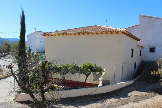 Charming rural house in Seron, Almeria, with a spacious outdoor area and scenic mountain views.