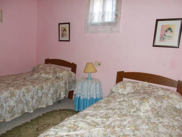 Charming rural bedroom with two single beds and vintage decor in Seron, Almeria.