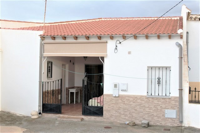 Cozy cave house with traditional architecture in Bacor, Granada, perfect for a unique rural retreat.