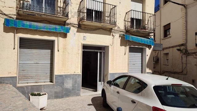 Commercial building in Seron, Almeria with storefront and parking.