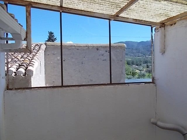 Rural property with scenic mountain views in Tijola, Almeria, ideal for countryside living.