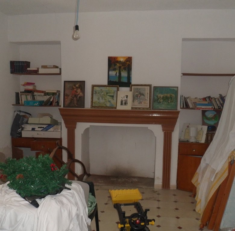 Cozy village home with fireplace and artwork in Campo Camara, Granada. Ideal for peaceful living or.