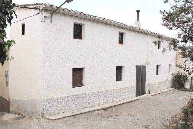 Traditional whitewashed rural house in Seron, Almeria, with rustic charm and simple exterior.