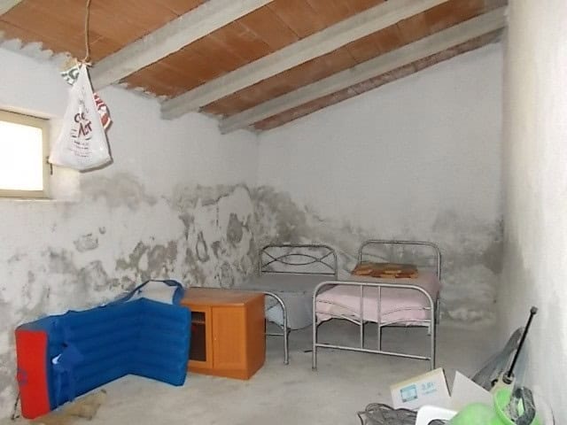 Rural property with simple interior, two beds, and basic furnishings in Lucar, Almeria. Ideal for re.