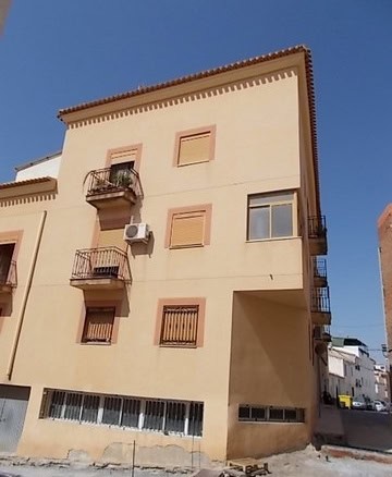 Apartment in Tijola, Almeria with balconies and modern amenities.