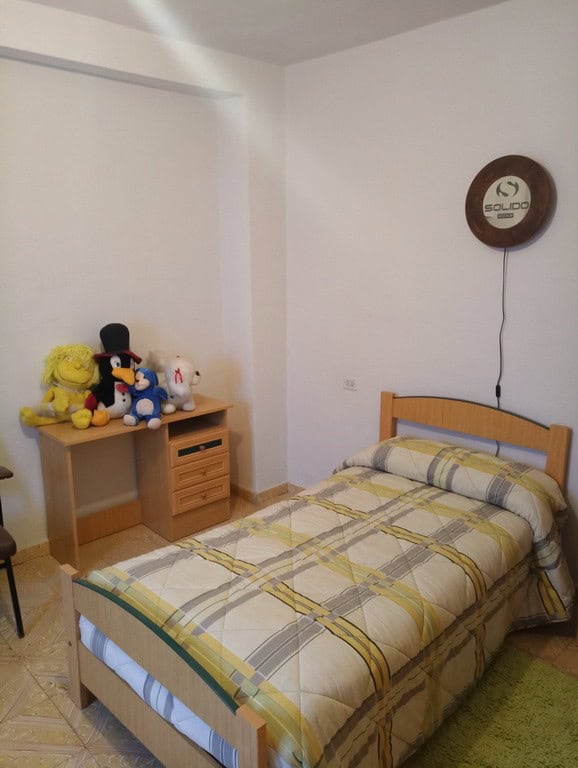 Comfortable bedroom with simple decor in Baza, Granada.