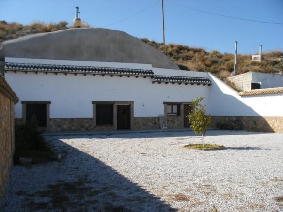 Cave house in Benamaurel, Granada, with whitewashed exterior and traditional architecture.