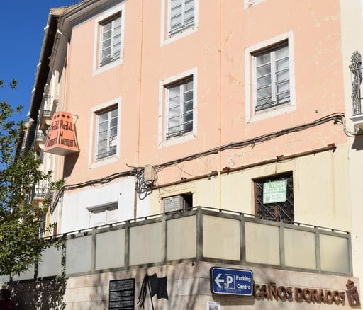 Commercial building in Baza, Granada, ideal for investment or business use.