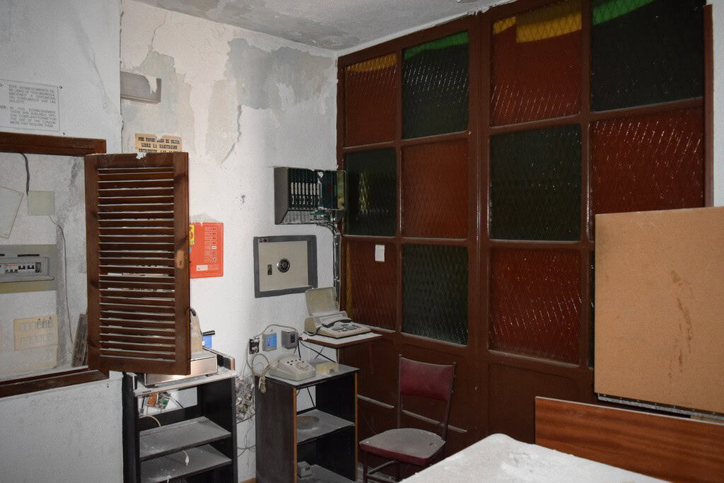 Commercial property in Baza, Granada with potential for business or investment.