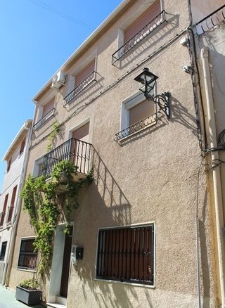 Charming town house in Lucar, Almeria with balconies and lush greenery. Perfect for buyers seeking a.
