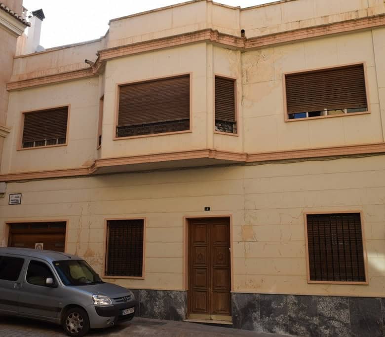 Town house in Guadix, Granada with traditional architecture and secure windows.