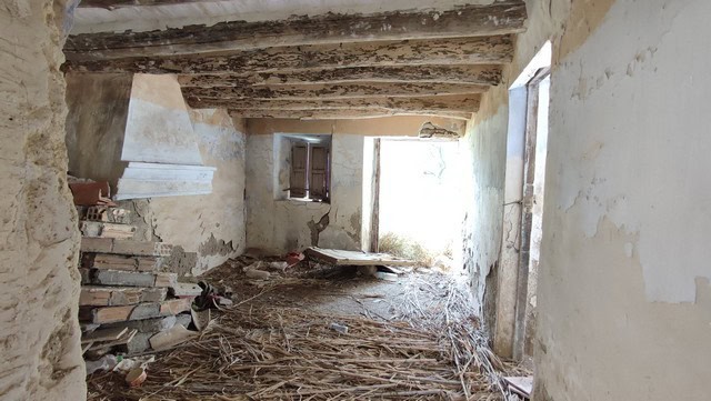 Charming rural property in Tijola, Almeria, ideal for renovation and countryside living.