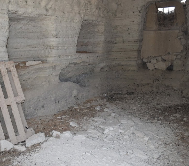 Cave house interior in Baza, Granada, showcasing natural rock walls and rustic charm.