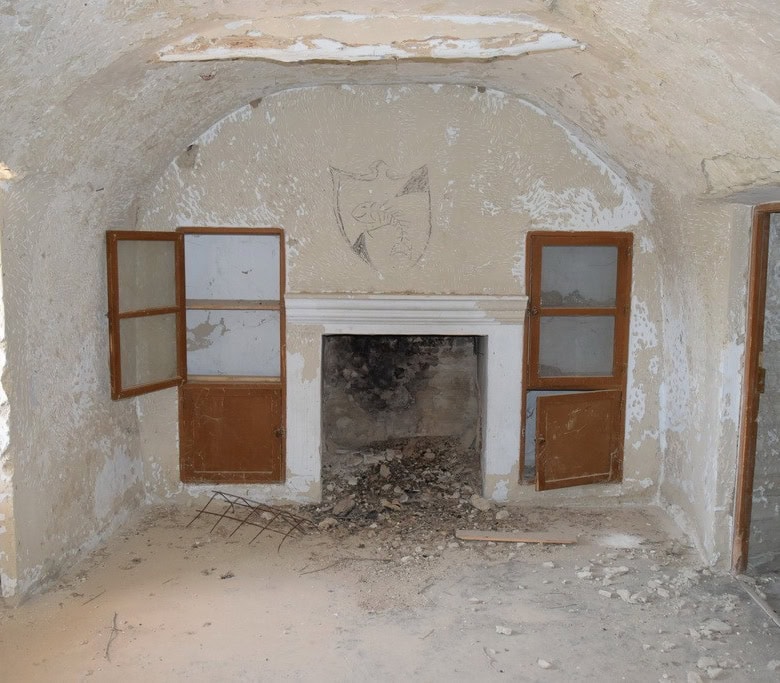 Unique cave house interior in Baza, Granada, showcasing rustic charm and traditional architecture.