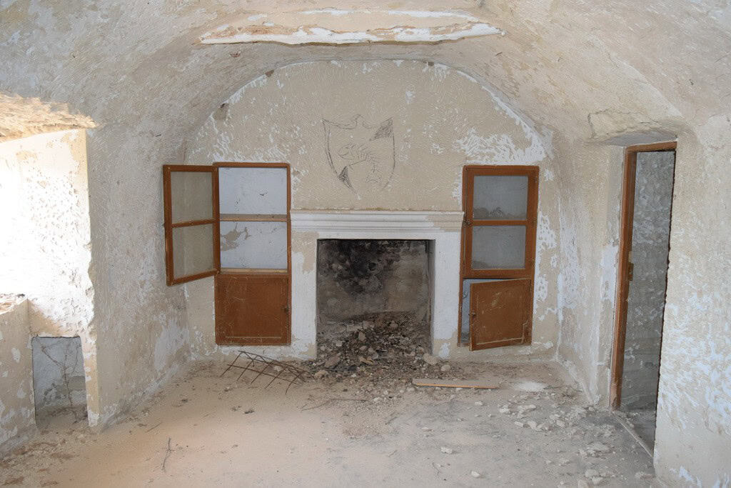 Unique cave house interior in Baza, Granada, showcasing rustic charm and traditional architecture.