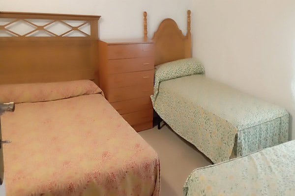Rural property with three bedrooms in Rosales, Jaen, featuring simple furnishings and cozy bedrooms.