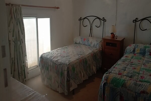 Cozy bedroom in rural property located in Rosales, Jaen, featuring two single beds and natural light.