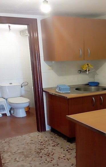 Charming rural home with kitchen and bathroom in Rosales, Jaen. Ideal for peaceful living in scenic.