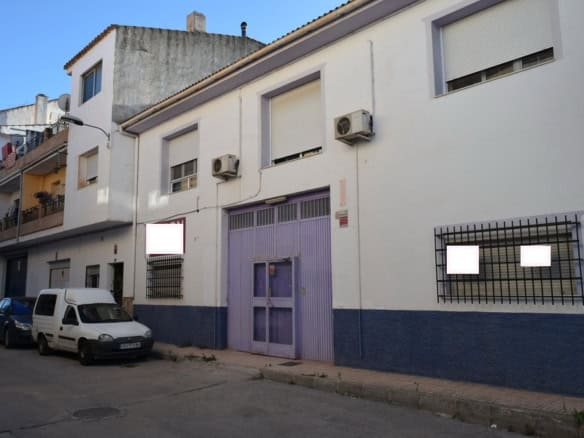 Apartment in Baza, Granada featuring a contemporary design, parking, and easy access to local attrac.