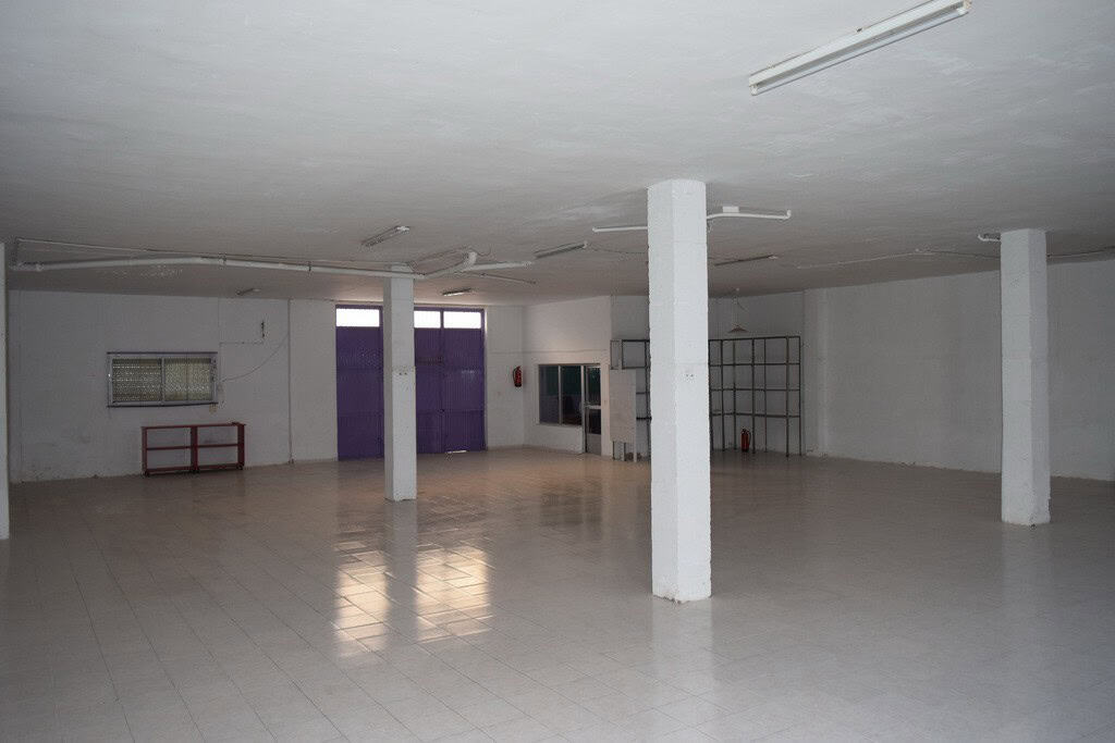 Bright interior of an apartment in Baza, Granada, with open space and modern design.
