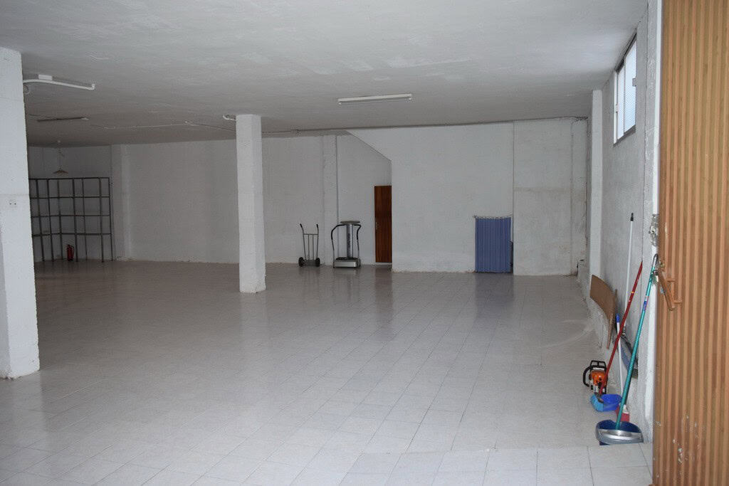 Spacious empty apartment in Baza, Granada with clean floors and large open area.