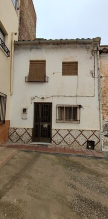 Charming town house in Tijola, Almeria, perfect for renovation and investment. Traditional architect.