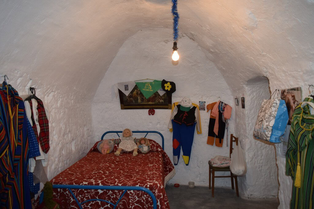 Cave house interior with traditional decor in Benamaurel, Granada, featuring a cozy bedroom with vin.