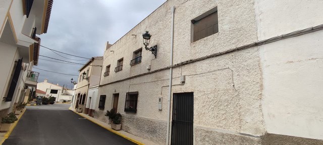 Charming village property in Armuna, Almeria, with traditional whitewashed walls and rustic characte.